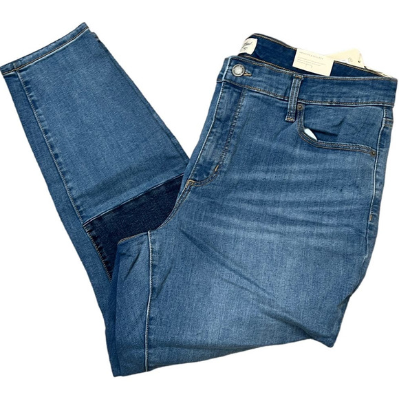 Universal Thread Denim - Universal Thread Women's High-Rise Patched Jeans - Size 10/30R - NWT
